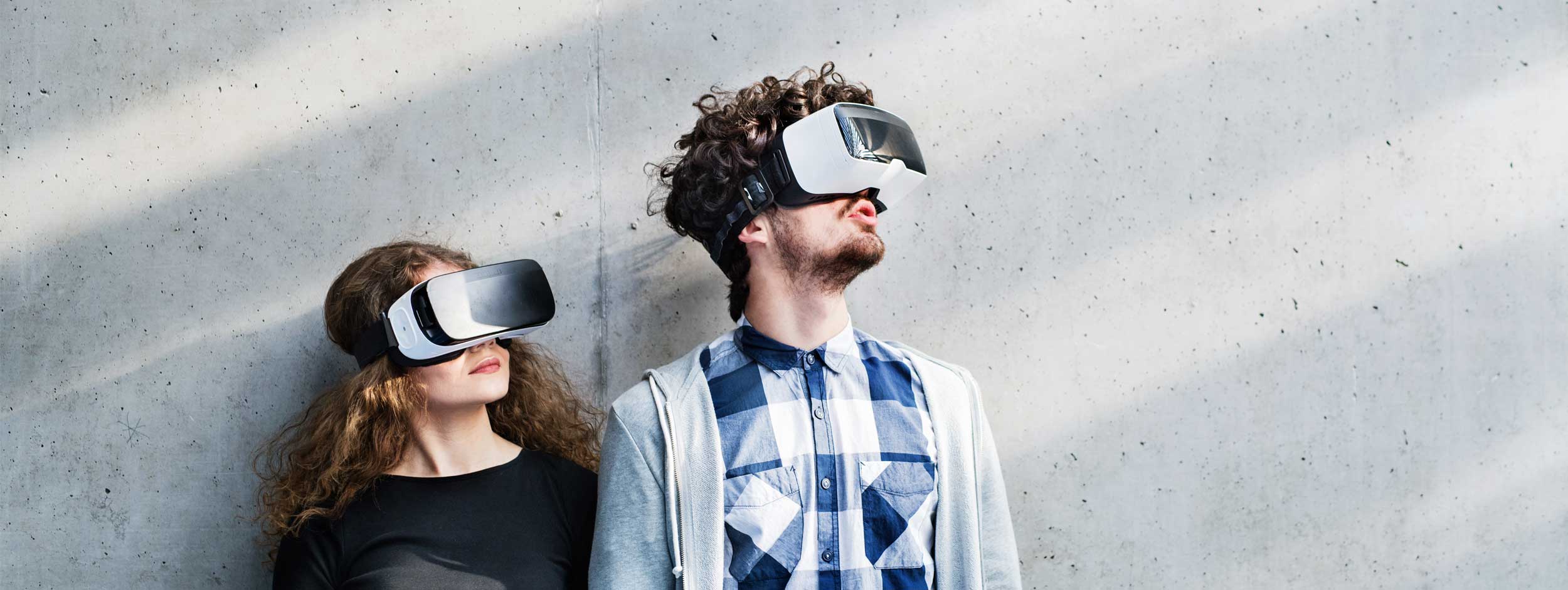 studenten met VR bril oriënteren zich op studiekeuze